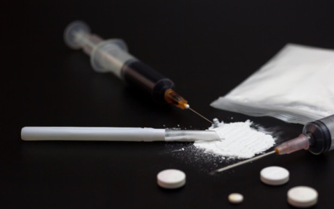 Sequestrate 15 dosi di hashish durante i controlli
