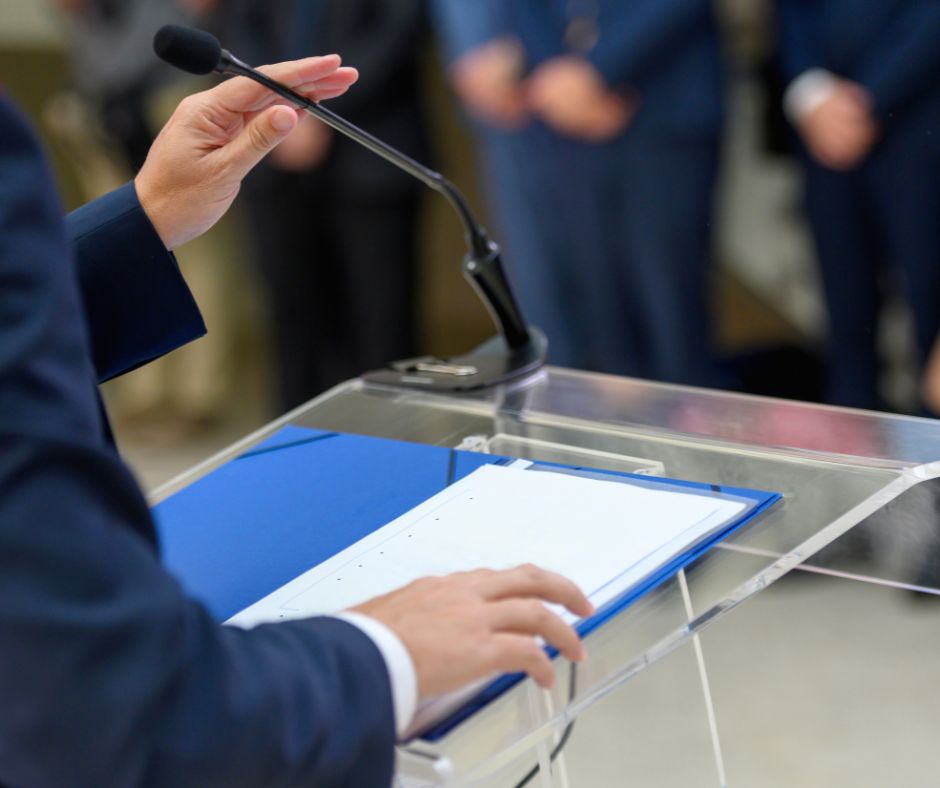 Vannacci, il consenso cresce: effetti sul centrodestra e nel Fermano