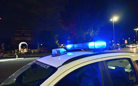 Agenti aggrediti a Lido Tre Archi, identificati i responsabili