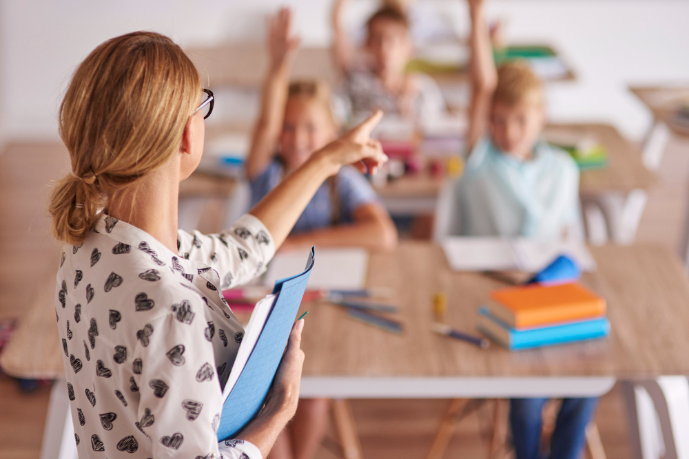Un insegnante ricorda il valore dell’educazione nel tempo
