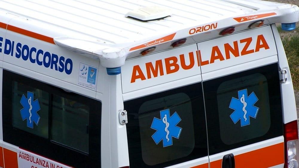 Velista recuperato dopo il ribaltamento al largo di Porto San Giorgio